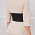 mujer con corset negro